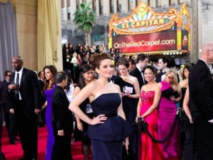 tina-fey-oscar-red-carpet