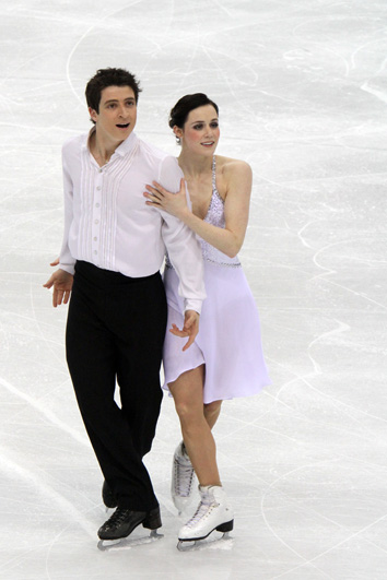 Tessa_Virtue_and_Scott_Moir_at_2010_World_Championships_(5)